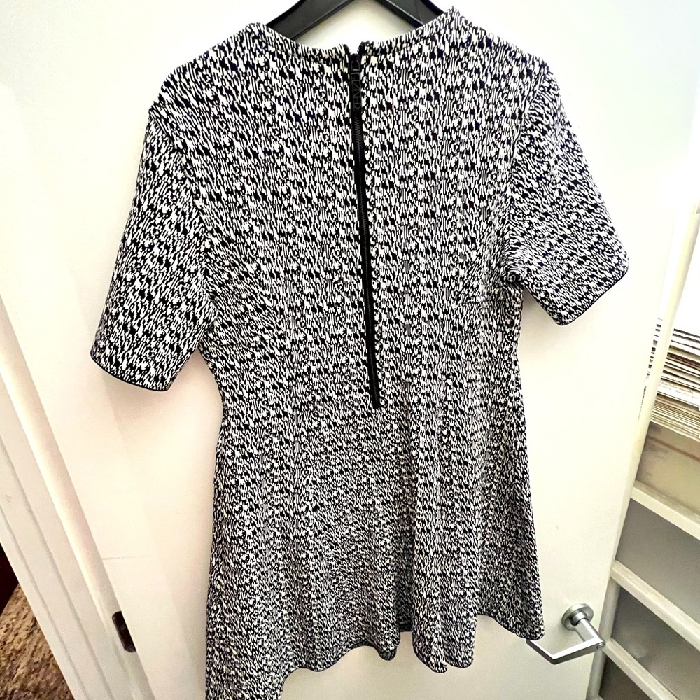 KENZO short sleeve crew neck dress, fit & flare, quality made, zip up back